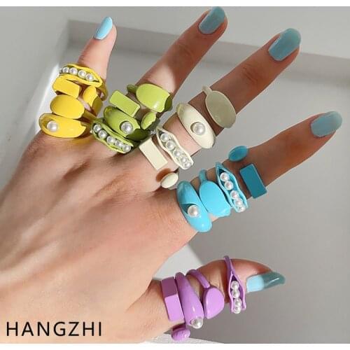 HANGZHI INES New 4Pcs/set Vintage Imitation Pearl Colorful Spray Paint Irregular Rings for Women Girl Party Fashion Jewelry 2021