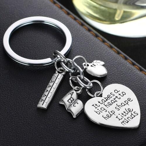 12PCs Wholesale 'It Takes A Big heart To Help Shape Little Minds' Teachers Gift Keychain ABC Apple key Chain Gifts For Teacher