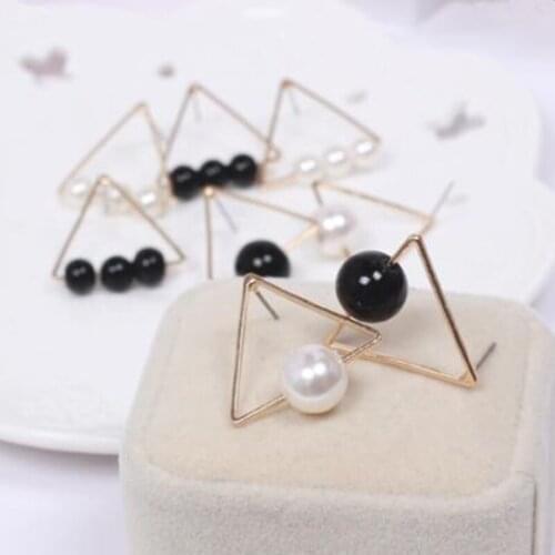 2021 New Hot New Korean Fashion Creative Lovely Temperament Wild Triangle Pearl Earrings Girls Wholesale
