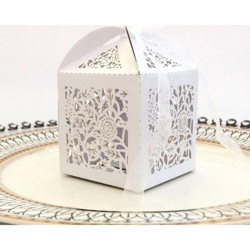 50pcs Rose Flower Shaped Laser Cut Hollow Carriage Gift Bags Candy Boxes With Ribbon Baby Shower Wedding Favors Party Decoration