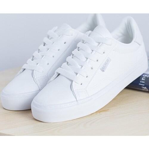 Summer Breathable White Shoes 2021 New Womens Shoes All-Match Leather Flat Bottom Couple Sports Shoes