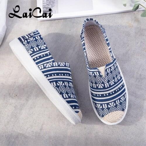 Shoes for Women 2021 New Stylish Flat Slip-on Lofter Cotton White Walking Shoes Woman Casual Breathable Ins Canvas Silp-on Shoes