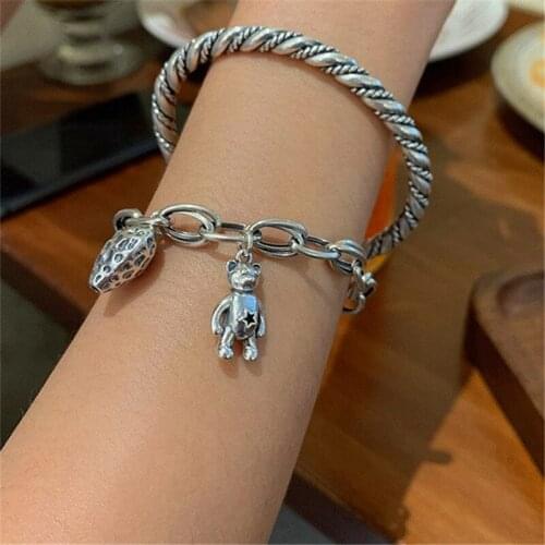 Retro Twist Strawberry Bear Bracelet All-Match Personality Fashion Jewelry For Women Feature Namour Charm Gift All Seasons