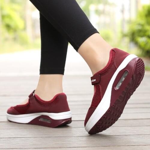 Sneakers Female Flat Soft Comfortable Fashion Lightweight Pumps Shoes Joker Slip-on Super Light Casual Vulcanize Shoes Woman Red