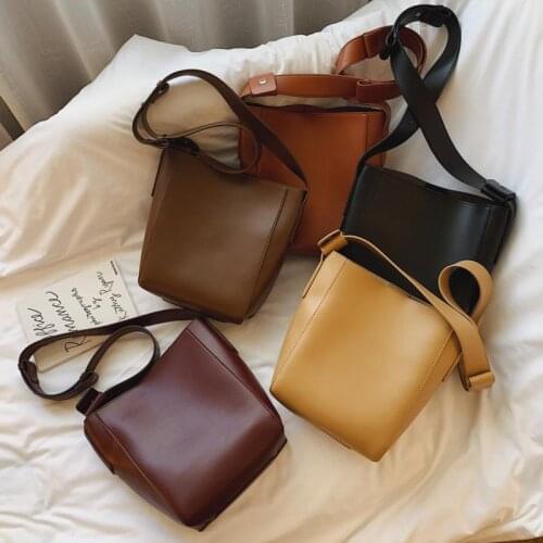 High Capacity Solid Color PU Leather Crossbody Bags For Women 2021 Bucket Bags Ladies Handbags With Wide Belt Travel Handbags