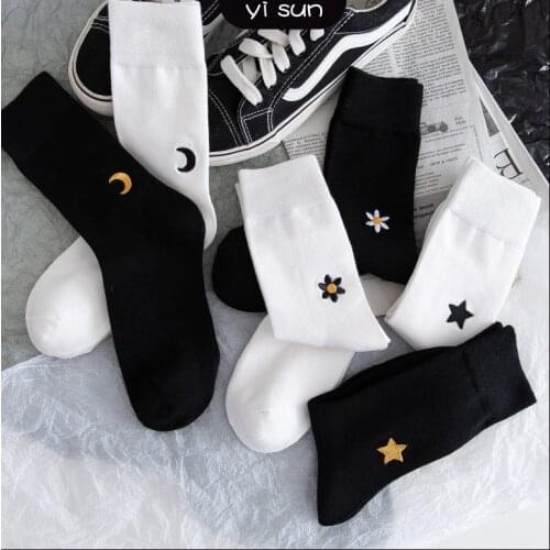 2021 New cotton embroidery moon star unisex socks personality harajuku black white couples skate mesh casual fashion socks