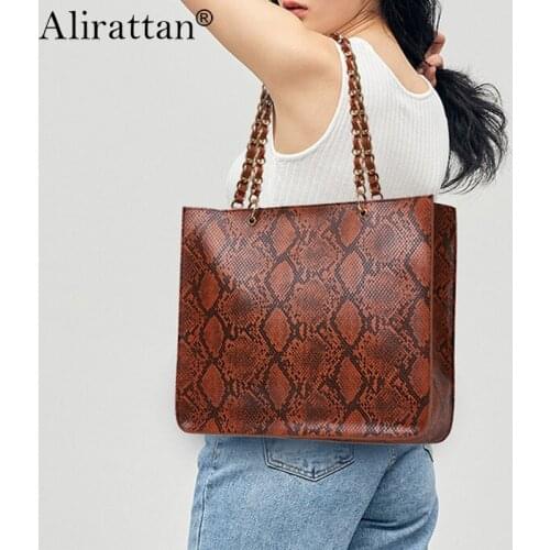Alirattan New Python Larege Shopping Handbags European And American Fashion Design Shoulder Bag Female Trendy Chains Travel Bag