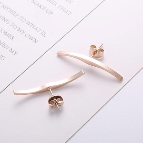 Europe And The United States Exaggerated Ideas Arc Smooth Earrings Punk Style Bending Stud Earrings