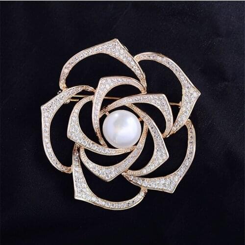 Simple Classic Zirconia Freshwater Pearl Camellia Brooch Pin Fashion Crystal Pins and Brooches for Women Christmas Jewelry Gift