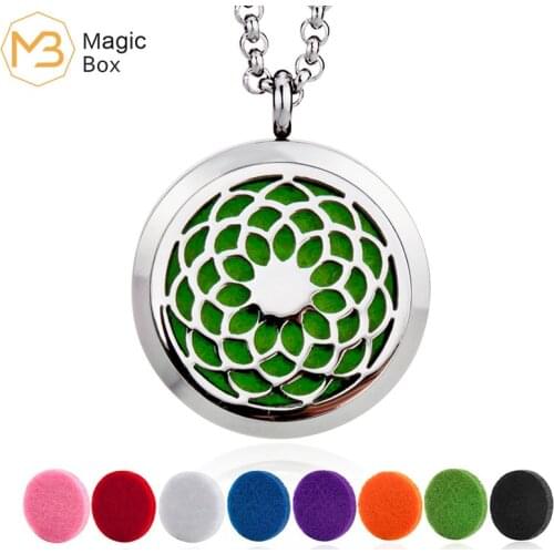Stainless steel Aromatherapy Essential Oil Diffuser Necklace raised Locket Pendant with free chains and 8 pads