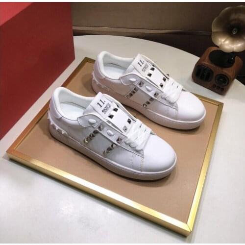 Small White Shoes With rivets Mens and womans shoes for Woman Vulcanize Shoes Fashion Designer Shoes Size 35-44