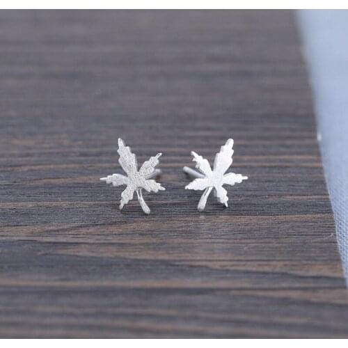 Vintage Maple Leaf Hypoallergenic Earrings Temperament Simple Female Fashion Jewelry Party Accessories Birthday Gifts