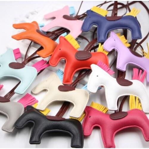 100pcs Horse Design Car Keychain Bag Pendant Charm Jewelry Pony Key Ring Holder for Women Men Gifts PU Leather Key Chain SN964