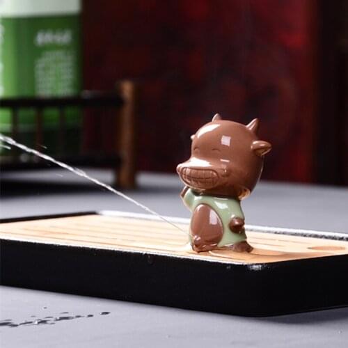 Squirt pee tea pet yixing zisha purple clay happy ox home table decoration small size tea play creative ornament from China new