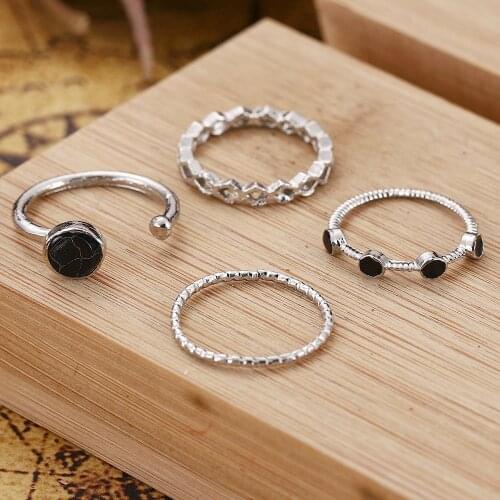 4Pcs /Set Vintage Rings Set for Women Black Ring Face Retro Crystal Goth Rings Set Gear Wedding Jewelry Women Charm Love Ring