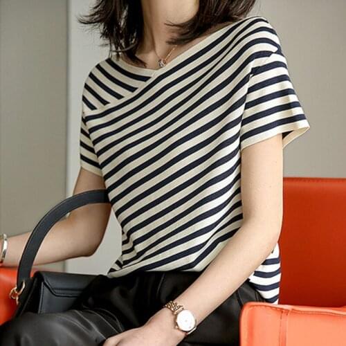 2021 Womens Summer Short-Sleeved Ice Silk T Shirt Women Fashion New Knitted V-Neck Tops Korean Loose Knitting Tops Tees L77