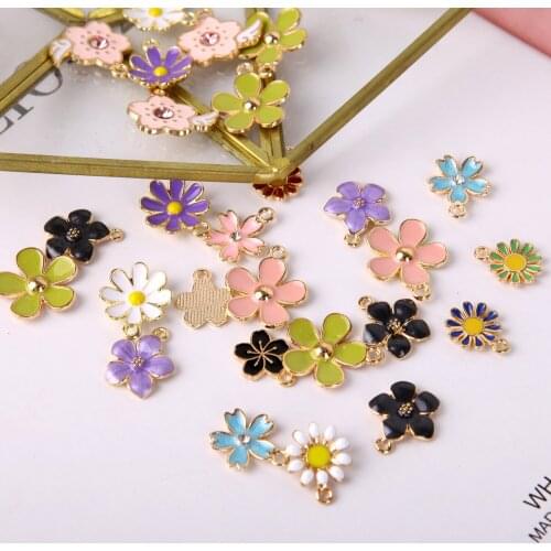 40pcs Wholesale DIY Daisy Pendants Colorful Charms For Necklace Earrings Bracelets Sweet Cute Fashion Jewelry Accessories