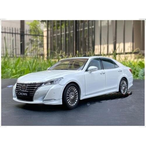 Toyota Crown 1/24 Diecast Alloy Car Model Simulation Metal Model Toy Car With Music Light Pull Back 6 Doors Opened For Children