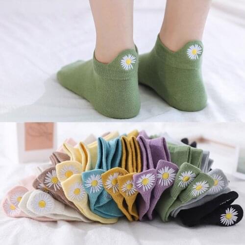 Q 1Pair Japanese Funny Embroidery Daisy Women Socks Expression Ankle Socks Cotton Floret Daisy Sock Dropship 2020 New