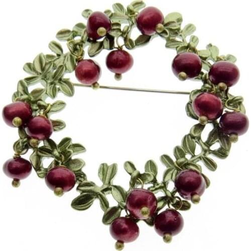 Accessories quick sell spot Cranberry wreath pearl scarf clasp pin couple retro mens Brooch flower