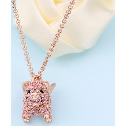 European and American Foreign Trade Cute Flying Pink Pig Fashion Personality Trend Necklace Rose Gold Short Chain Clavicle Chain