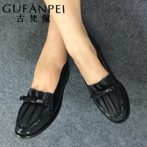 Hot design selling women leather shoes comfortable casual shoes new classic women loafers flats shoes