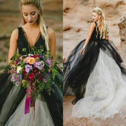 Vintage Black and White Wedding Dresses Gothic Deep V Neck Sleeveless Lace Top Tulle Country Bridal Gowns Backless Bride Dress