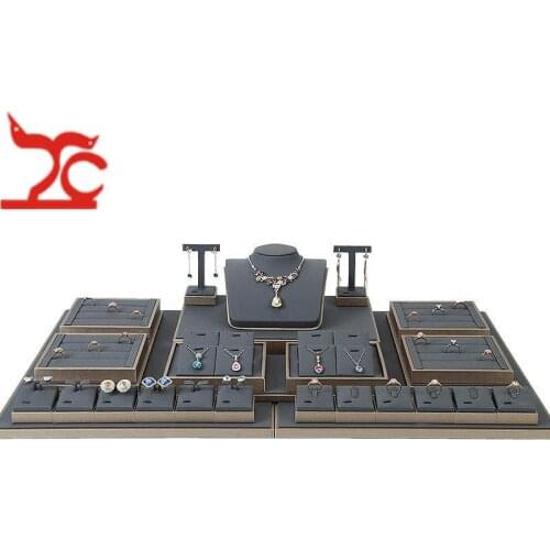 2021 New Arrivals Gold Metal Border Jewelry Display Set Shop Exhibitor Good Pu Leather Insert Luxury Jewellery Display Stand Set