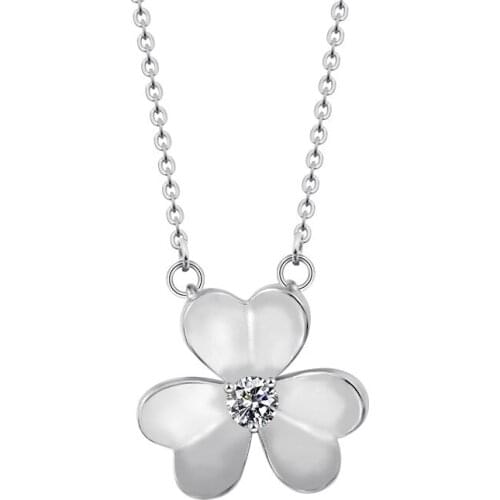 GORGEOUS TALE 2018 New Design Delicate Flower Pendant Necklaces Charm Gold Silver Color Beauty Jewelry Necklaces For Women Girls