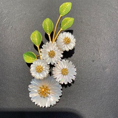 Natural sea shell daisy flower brooch and Pendant double use copper fashion women jewelry decoration free shipping