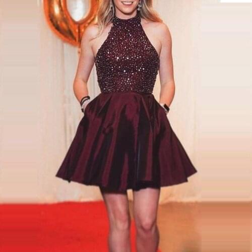 Charming Burgundy Homecoming Dresses Halter Sleeveless Beading Prom Gowns Backless A-Line Mini Graduation Gowns Party Dresses