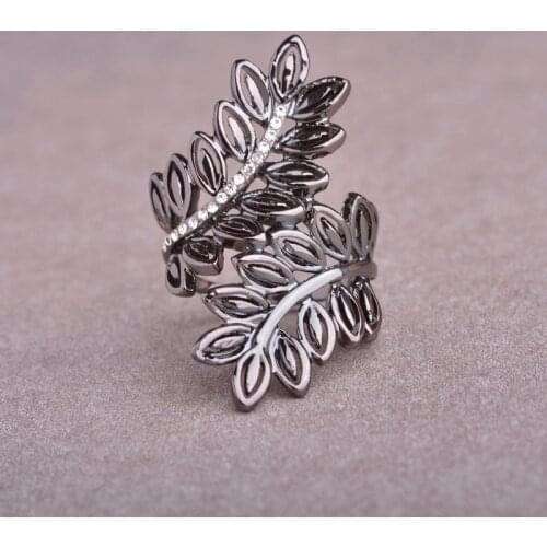 Madrry Brand Hot Selling Rings Women Black Gun Plated Leaf Vintage Bague Alloy Anillos Crystal Halka Christmas Gift Bijoux Aros