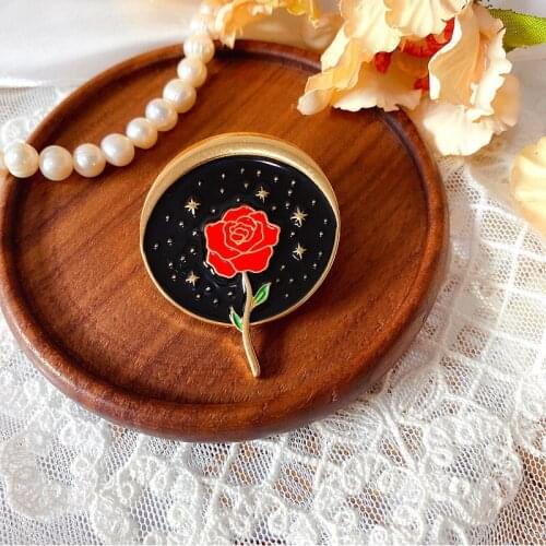 Book Gypsophila Brooch Midnight Rose Flower French Elegant Badge Temperament Exquisite Oil Drop Enamel Pin Gifts for Girlfriend
