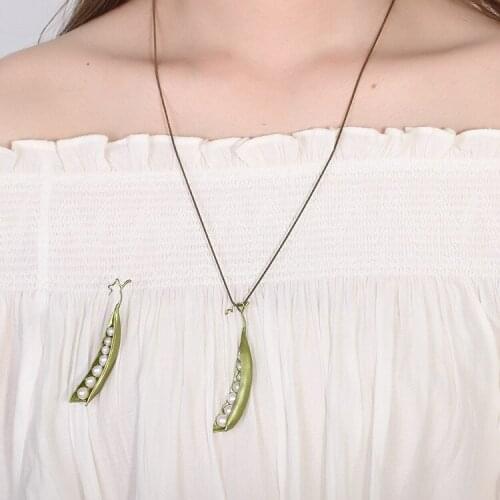 Free shipping handmade natural pearls green pea brooch necklace