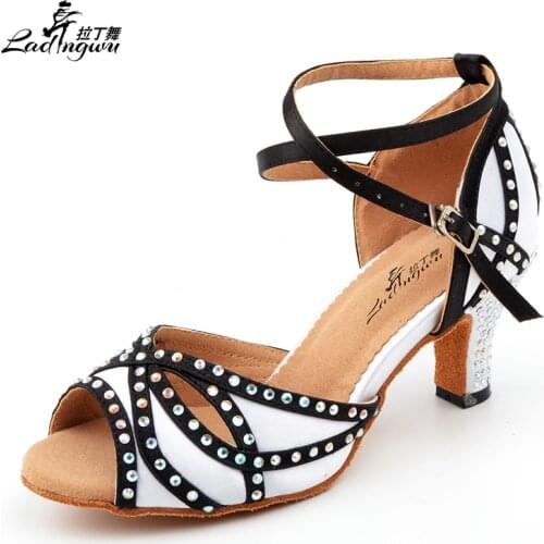 Ladingwu 2018 New Shine Rhinestone Latin Dance Shoes Womens Salsa Soft Bottom Ballroom Party Dance Shoes Satin White Sandals