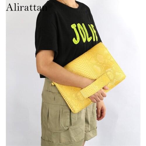 Alirattan Women's Clutches On A Chain
