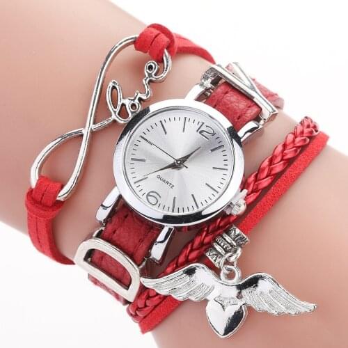 New 1PC Fashion Watches For Women Luxury Silver Heart Pendant Leather Belt Quartz Clock Ladies Wrist Watch Quartz Wristwatches