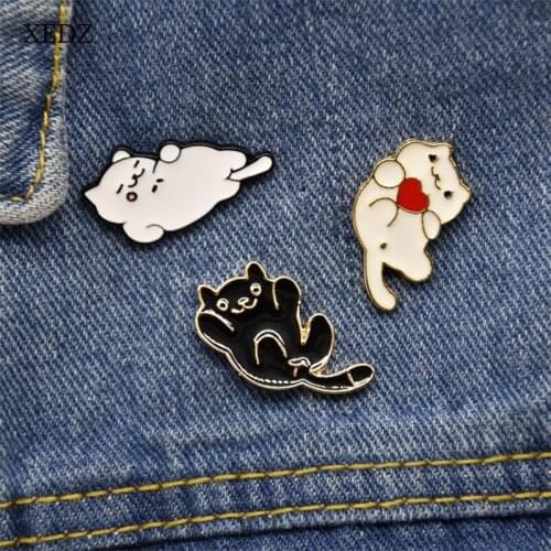 XEDZ Cartoon cute three kittens animal enamel brooch lazy black caring cat badge clothing pendant jewelry gift