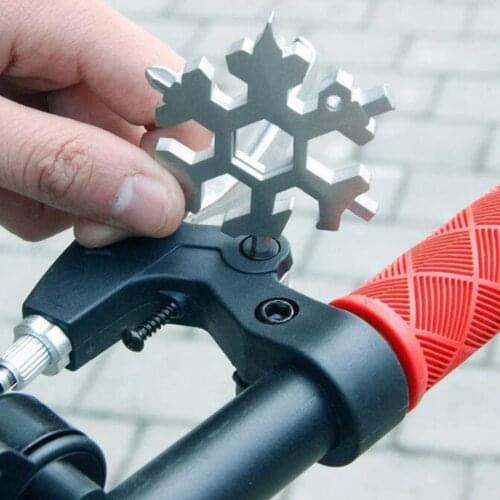 Snow Keychain Tools Combination Stainless Steel Snow Shape Outdoor Portable Snowflake Multi-tool Wrenches Lightweight Beautiful