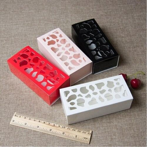 200pcs Free Shipping Wedding Gift Box Hollow Pattern With Film Cake Biscuit Box Macaroon Box With PVC Window WA2051