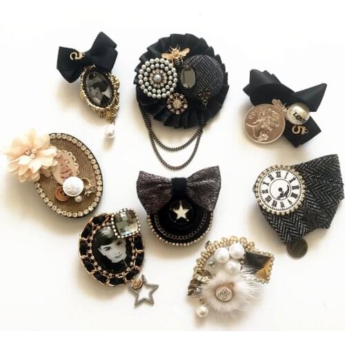 Vintage Small Fragrance Crown Number 5 tassel Badge Tassel Brooch Water Fur Fabric Coat Pin Female Brooches Gift