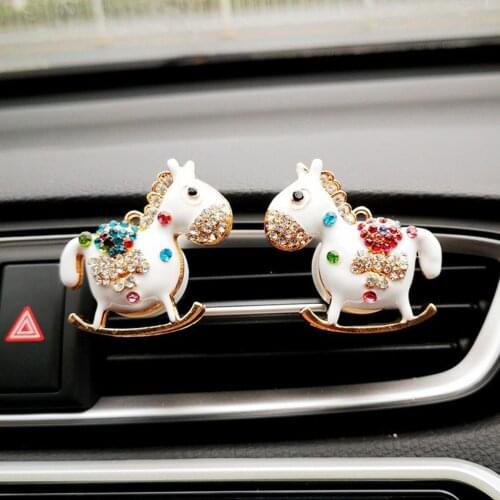 2021 New Diamond Perfume Bottle Decoration Carousel Car Air Outlet Clip Air Freshener Car Interior Car Aroma Diffuser Auto Parts