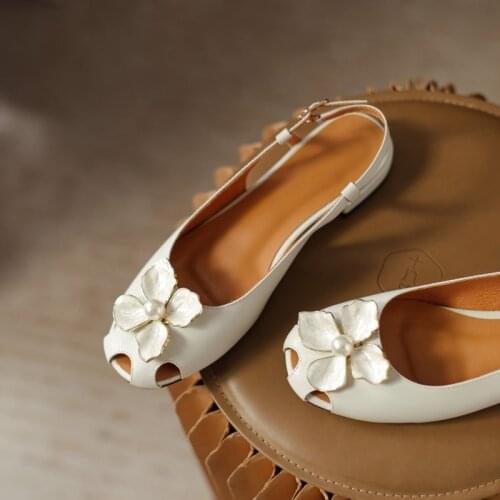 Hot Sale Sweet Low Heel Casual Shoes Women Leather Sandals Flower Buckle Comfortable Fashion Women Sandals Women Shoes