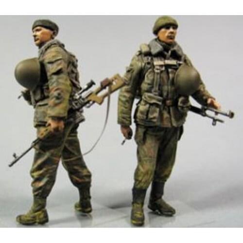 Two modern resin soldiers 1:35