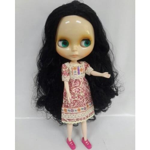 Selling dolls,(725 TUP)