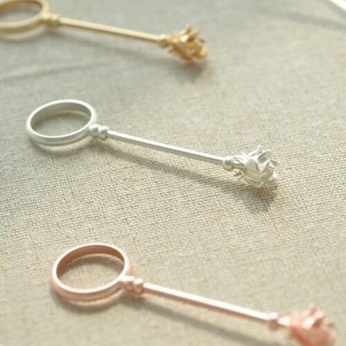 Cigarette Holder Ring Slim Cigarette Clip Hands Free Smoking for Women Lady