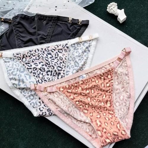 Luxury Metal V-Shaped Sexy Low-Rise Womens Thong Underwear Ice Silk Sports Hip Lifting Panties Seamless Female Briefs Lingerie