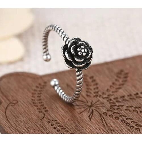 Fashion Trendy Temperament Vintage Rose Flower Multi-layer Petal Twist Resizable Rings for Women Gothic Punk Luxury Jewelry Gift