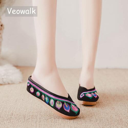 Veowalk Handmade Cotton Fabric Outside Slippers Women Summer Casual Old Peking Wedge Slippers Vintage Flower Embroidered Shoes