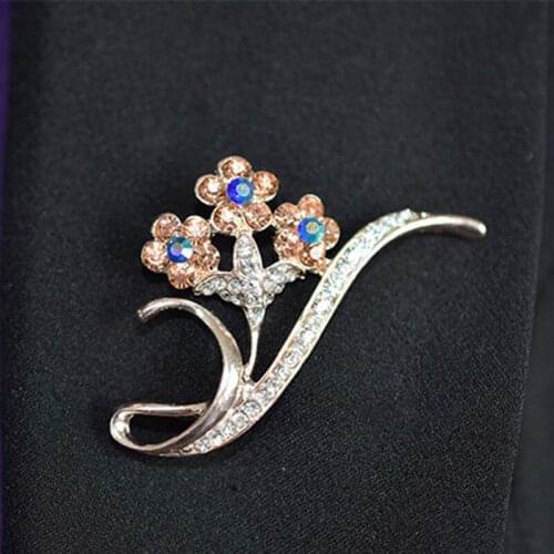 HOT ! New Crystal flower brooch accessories Badge pin Female pins corsage Men 's fashion brooch Fashion jewelry